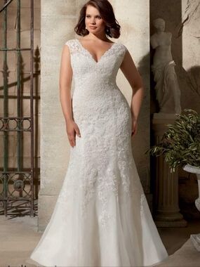 Mori Lee Ivory Lace V-Neck  Wedding Dress Size 12